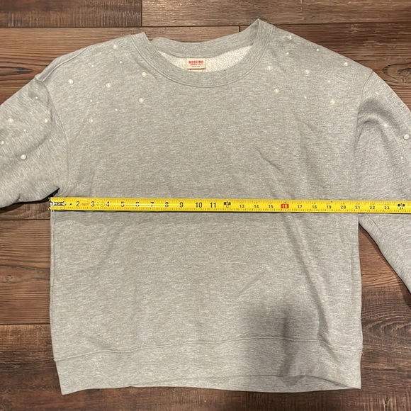 Large Gray Mossimo Sweatshirt with Pearl details on shoulders - Picture 8 of 8